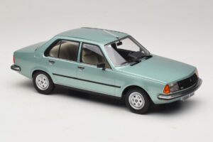 Renault 18 Verde Claro MCG 1:18 MCG18596 Metal - imagem 4 de 6
