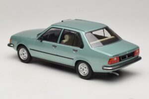 Renault 18 Verde Claro MCG 1:18 MCG18596 Metal - imagem 5 de 6