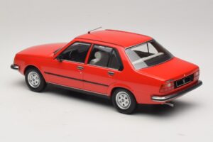 Renault 18 Vermelho MCG 1:18 MCG18595 Metal - imagem 5 de 6
