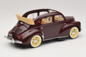 Renault 4CV Castanho-Avermelhado Solido 1:18 8048 Metal - imagem 2 de 6
