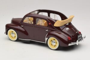 Renault 4CV Castanho-Avermelhado Solido 1:18 8048 Metal - imagem 5 de 6