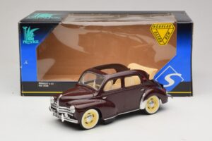 Renault 4CV Castanho-Avermelhado Solido 1:18 8048 Metal - imagem 6 de 6