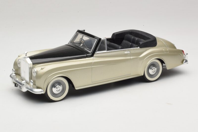 Rolls-Royce Silver Cloud II Prata Solido 1:18 Rolls-Royce Silver Cloud II Prata Solido 1:18 8006 Metal