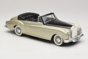 Rolls-Royce Silver Cloud II Prata Solido 1:18 8006 Metal - imagem 4 de 6