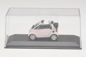 Smart Fortwo 450 Cabrio Branco Legally Blonde 2 Caixa de Substituição Minichamps 1:43 402173900-R1 Metal - imagem 4 de 5