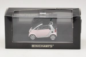 Smart Fortwo 450 Cabrio Branco Legally Blonde 2 Caixa de Substituição Minichamps 1:43 402173900-R1 Metal - imagem 5 de 5