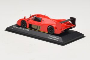 Toyota GT-One TS020 Street Vermelho Minichamps 1:43 433991603 Metal - imagem 3 de 5