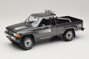 Toyota Hilux N50 Xtra Cab 4x4 Cinzento Metálico KK-Scale 1:18 KKDC181563 Metal