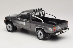 Toyota Hilux N50 Xtra Cab 4x4 Cinzento Metálico KK-Scale 1:18 KKDC181563 Metal - imagem 5 de 6