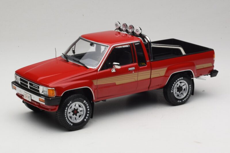 Toyota Hilux N50 Xtra Cab 4x4 Vermelho KK-Scale 1:18 KKDC181562 Metal