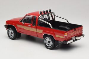 Toyota Hilux N50 Xtra Cab 4x4 Vermelho KK-Scale 1:18 KKDC181562 Metal - imagem 5 de 6