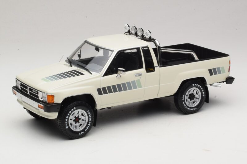 Toyota Hilux N50 Xtra Cab 4x4 Branco KK-Scale 1:18 KKDC181564 Metal