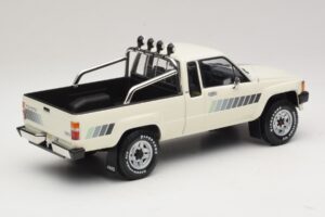Toyota Hilux N50 Xtra Cab 4x4 Branco KK-Scale 1:18 KKDC181564 Metal - imagem 2 de 6