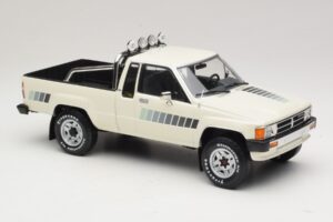 Toyota Hilux N50 Xtra Cab 4x4 Branco KK-Scale 1:18 KKDC181564 Metal - imagem 4 de 6