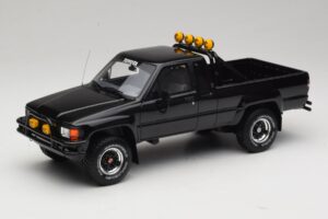 Toyota Hilux N60 SR5 Back to the Future II Preto Brilhante Otto 1:18 OT481 Resina