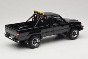 Toyota Hilux N60 SR5 Back to the Future II Preto Brilhante Otto 1:18 OT481 Resina - imagem 2 de 6