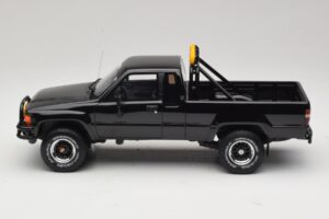 Toyota Hilux N60 SR5 Back to the Future II Preto Brilhante Otto 1:18 OT481 Resina - imagem 3 de 6