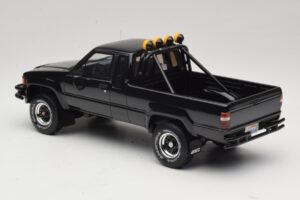 Toyota Hilux N60 SR5 Back to the Future II Preto Brilhante Otto 1:18 OT481 Resina - imagem 5 de 6