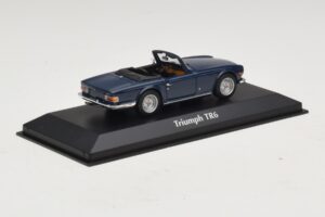 Triumph TR6 Azul Escuro Maxichamps 1:43 940132570 Metal - imagem 2 de 5