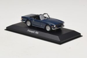 Triumph TR6 Azul Escuro Maxichamps 1:43 940132570 Metal - imagem 3 de 5