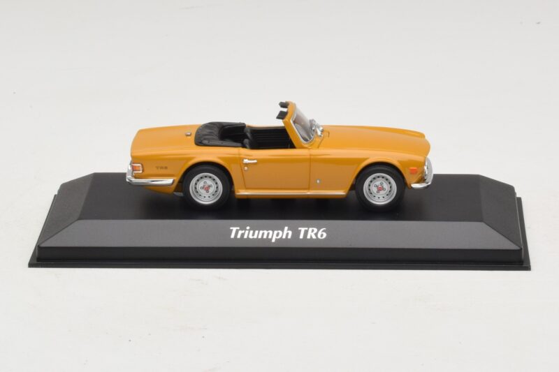 Triumph TR6 Laranja Maxichamps 1:43 Triumph TR6 Laranja Maxichamps 1:43 940132571 Metal