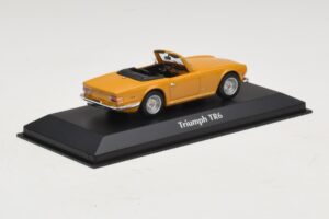 Triumph TR6 Laranja Maxichamps 1:43 940132571 Metal - imagem 2 de 5