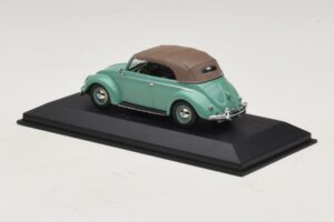 Volkswagen 1200 Cabriolet Capota De Lona Verde Minichamps 1:43 430052042 Metal - imagem 3 de 5