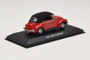 Volkswagen 1302 Cabriolet Vermelho Maxichamps 1:43 940055031 Metal - imagem 2 de 5