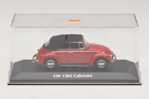 Volkswagen 1302 Cabriolet Vermelho Maxichamps 1:43 940055031 Metal - imagem 4 de 5