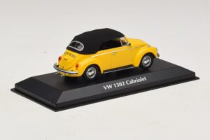 Volkswagen 1302 Cabriolet Amarelo Maxichamps 1:43 940055030 Metal - imagem 2 de 5