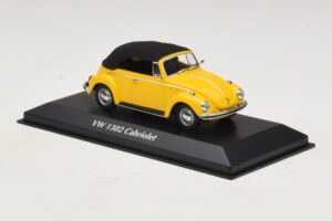 Volkswagen 1302 Cabriolet Amarelo Maxichamps 1:43 940055030 Metal - imagem 3 de 5