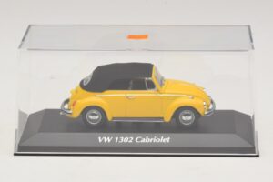 Volkswagen 1302 Cabriolet Amarelo Maxichamps 1:43 940055030 Metal - imagem 4 de 5