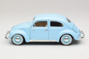 Volkswagen Carocha Azul Bburago 1:18 3381 Metal - imagem 4 de 8