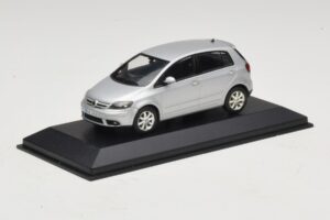Volkswagen Golf Plus Mk5 Prata Caixa De Substituição Minichamps 1:43 400054370-R1 Metal - imagem 2 de 5