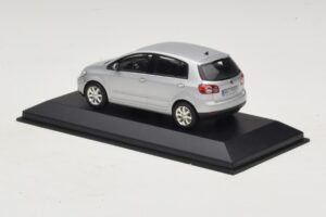 Volkswagen Golf Plus Mk5 Prata Caixa De Substituição Minichamps 1:43 400054370-R1 Metal - imagem 3 de 5