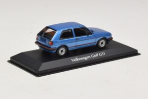 Volkswagen Golf GTI Mk2 Azul Metálico Maxichamps 1:43 940054120 Metal - imagem 2 de 5