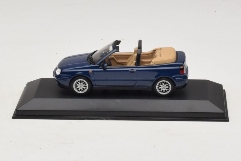 Volkswagen Golf Mk4 Cabriolet Azul Edição Concessionário Minichamps 1:43 GOLF005 Metal