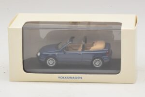 Volkswagen Golf Mk4 Cabriolet Azul Edição Concessionário Minichamps 1:43 GOLF005 Metal - imagem 5 de 5