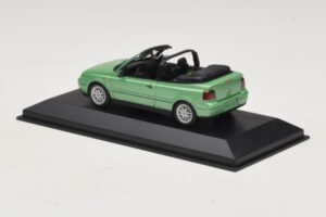 Volkswagen Golf Mk4 Cabriolet Verde Metálico Minichamps 1:43 430058335 Metal - imagem 3 de 5