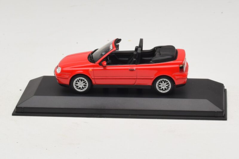 Volkswagen Golf Mk4 Cabriolet Vermelho Edição Concessionário Minichamps 1:43 Volkswagen Golf Mk4 Cabriolet Vermelho Edição Concessionário Minichamps 1:43 GOLF006 Metal