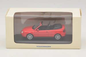 Volkswagen Golf Mk4 Cabriolet Vermelho Edição Concessionário Minichamps 1:43 GOLF006 Metal - imagem 5 de 5