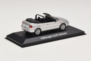 Volkswagen Golf Mk4 Cabriolet Prata Maxichamps 1:43 940058331 Metal - imagem 2 de 5