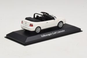 Volkswagen Golf Mk4 Cabriolet Branco Maxichamps 1:43 940058330 Metal - imagem 2 de 5
