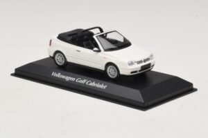 Volkswagen Golf Mk4 Cabriolet Branco Maxichamps 1:43 940058330 Metal - imagem 3 de 5