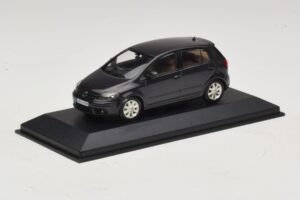Volkswagen Golf Plus Mk5 Preto Minichamps 1:43 GOLF007 Metal - imagem 2 de 5