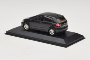 Volkswagen Golf Plus Mk5 Preto Minichamps 1:43 GOLF007 Metal - imagem 3 de 5