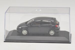 Volkswagen Golf Plus Mk5 Preto Minichamps 1:43 GOLF007 Metal - imagem 4 de 5