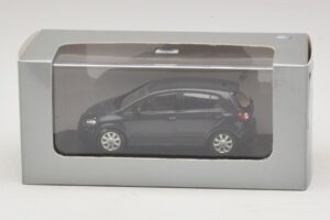 Volkswagen Golf Plus Mk5 Preto Minichamps 1:43 GOLF007 Metal - imagem 5 de 5