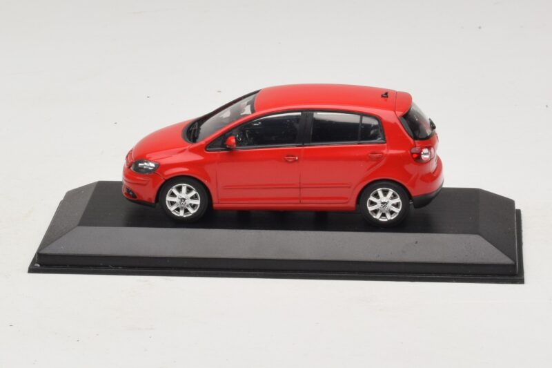Volkswagen Golf Plus Mk5 Tornado Red Caixa De Substituição Minichamps 1:43 Volkswagen Golf Plus Mk5 Tornado Red Caixa De Substituição Minichamps 1:43 821911110-R1 Metal