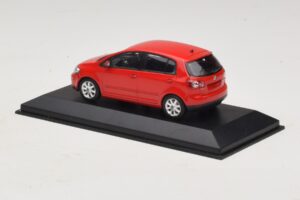 Volkswagen Golf Plus Mk5 Tornado Red Caixa De Substituição Minichamps 1:43 821911110-R1 Metal - imagem 3 de 5